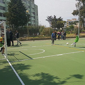 Al Parco Verde di Caivano i ragazzi giocano su campi sportivi e aree gioco in gomma riciclata