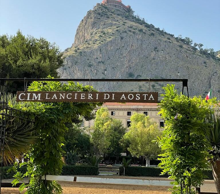 Il Reggimento “Lancieri di Aosta” di Palermo, sceglie la gomma riciclata da PFU per il benessere dei suoi cavalli
