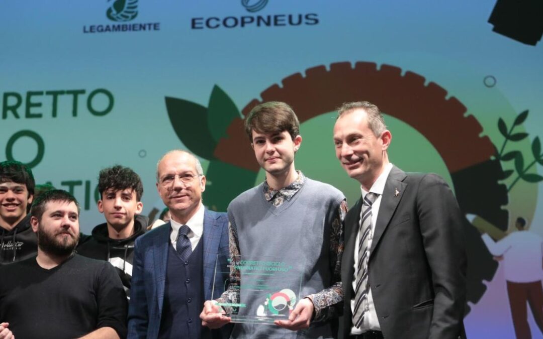 In Lombardia Ecopneus dona un campo da basket sostenibile in gomma  riciclata alla scuola vincitrice del progetto Educational