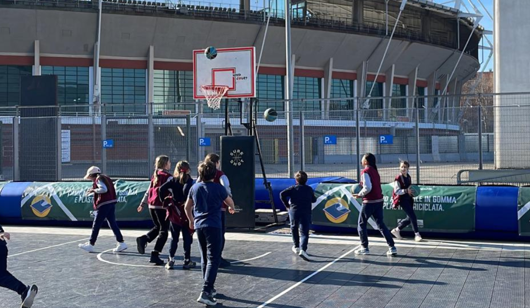 Ecopneus porta la sostenibilità alle Final Eight di Coppa Italia: il campo da basket 3×3 in gomma riciclata ospiterà tornei ed eventi durante tutta la durata dell’evento.